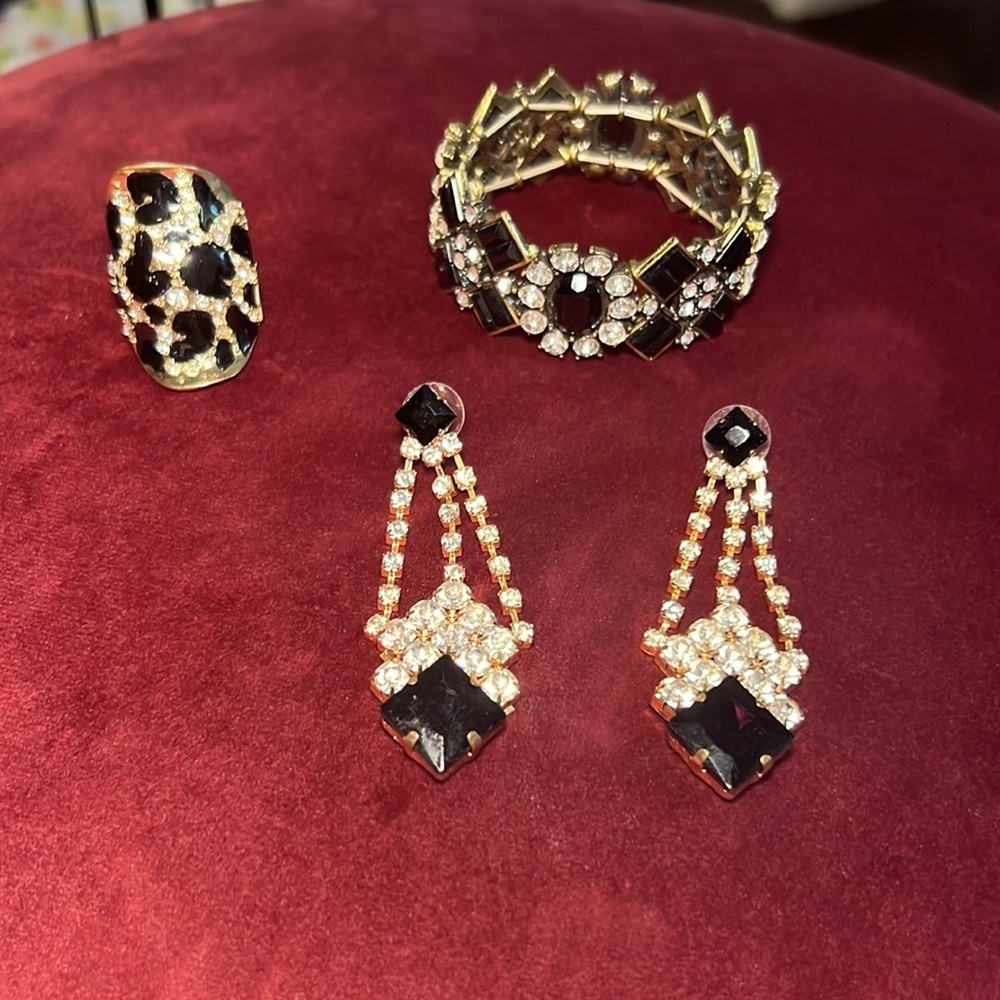 Black jewels gold metal crystal stones matching set of earrings bracelet & ring - Picture 2 of 4